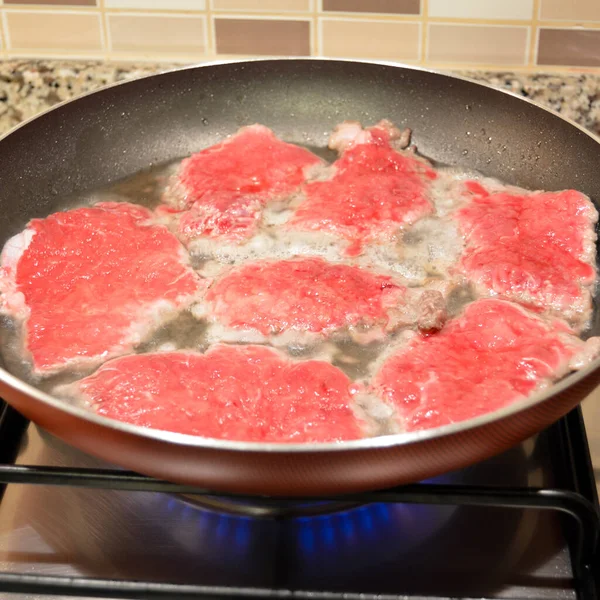 Frisches Rotes Rinderfilet Pfanne Auf Herd Hausgemachte Sehr Gesunde Kost — Stockfoto