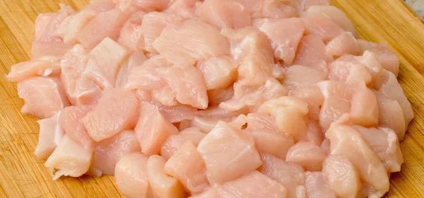 Dada Segar Daging Ayam Siap Untuk Memasak Papan Potong — Stok Foto