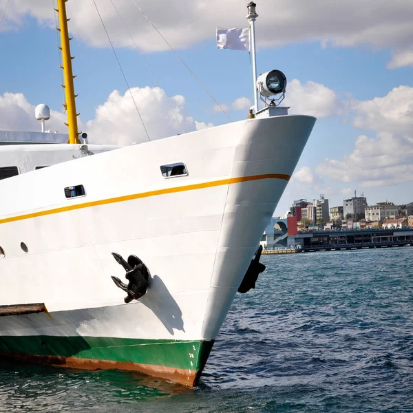 Fehér Sétahajó Kompszállítás Személyszállítás Sirkeci Istanbul Törökország — Stock Fotó