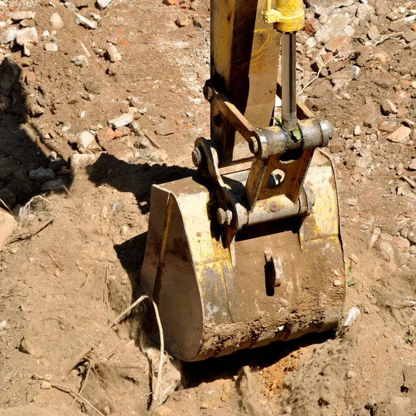 Escavatore Continua Lavorare Nel Cantiere Nel Sito Scavo Nell Escavatore — Foto Stock