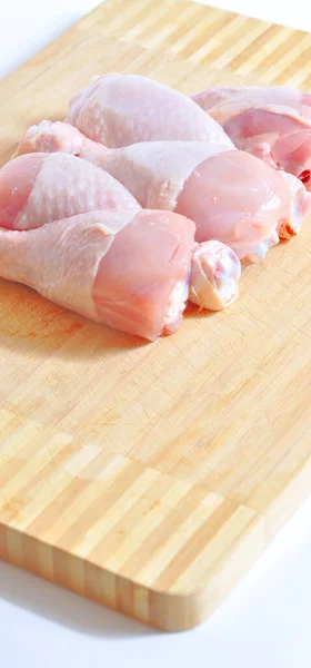 Świeże Niegotowane Kawałki Paluszków Kurczaka Bufet Gotowy Gotowania Desce Krojenia — Zdjęcie stockowe