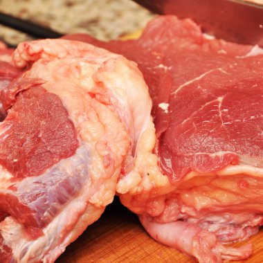 Taze taze kırmızı et, kırmızı inek eti dokusu.