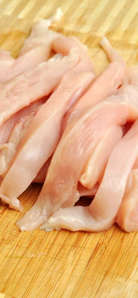 Νωπό Ωμό Κρέας Κοτόπουλου Κομμάτια Του Στήθους Έτοιμο Για Μαγείρεμα — Φωτογραφία Αρχείου
