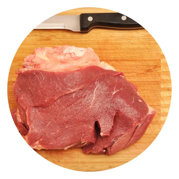 非常に新鮮な赤牛の肉の牛肉とナイフをきれいに まな板上の竹 牛の肉のテクスチャ — ストック写真