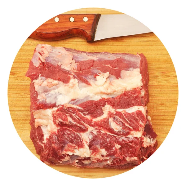 非常に新鮮な赤牛の肉の牛肉とナイフをきれいに まな板上の竹 牛の肉のテクスチャ — ストック写真