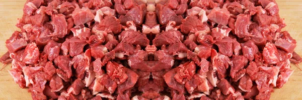 非常に新鮮な赤牛の肉の牛肉をきれいに まな板上の竹 牛の肉のテクスチャ — ストック写真