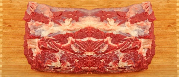 Czyste Bardzo Świeże Czerwone Surowe Mięso Krowie Wołowe Bambus Desce — Zdjęcie stockowe
