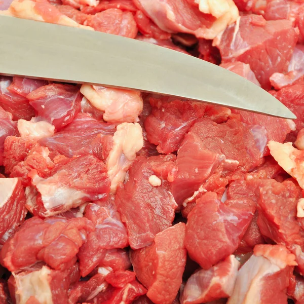 非常に新鮮な赤牛の肉の牛肉 赤牛の肉質と鋭いナイフをきれいに — ストック写真