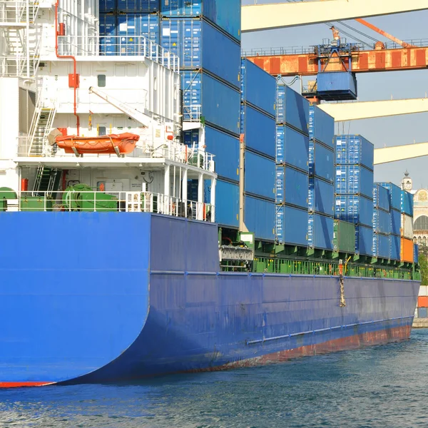 Navio Carga Cor Azul Envolvido Transporte Carregamento Logístico Internacional Porto — Fotografia de Stock