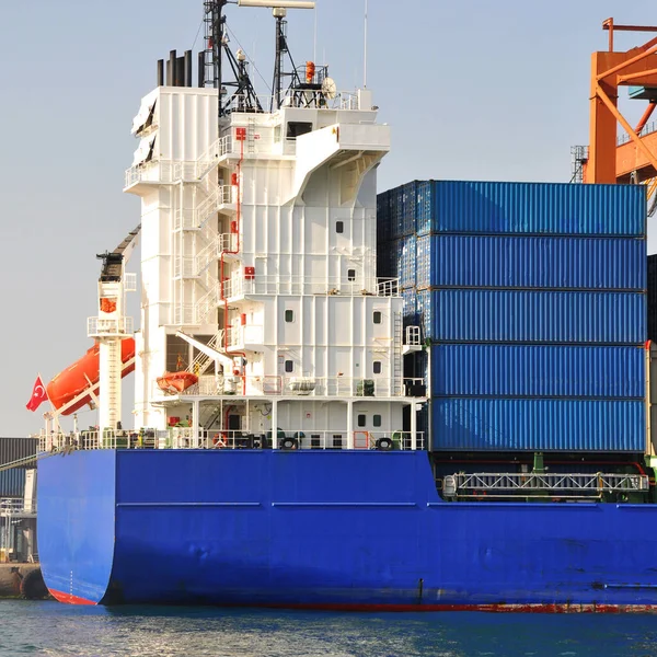 Navio Carga Cor Azul Envolvido Transporte Carregamento Logístico Internacional Porto — Fotografia de Stock