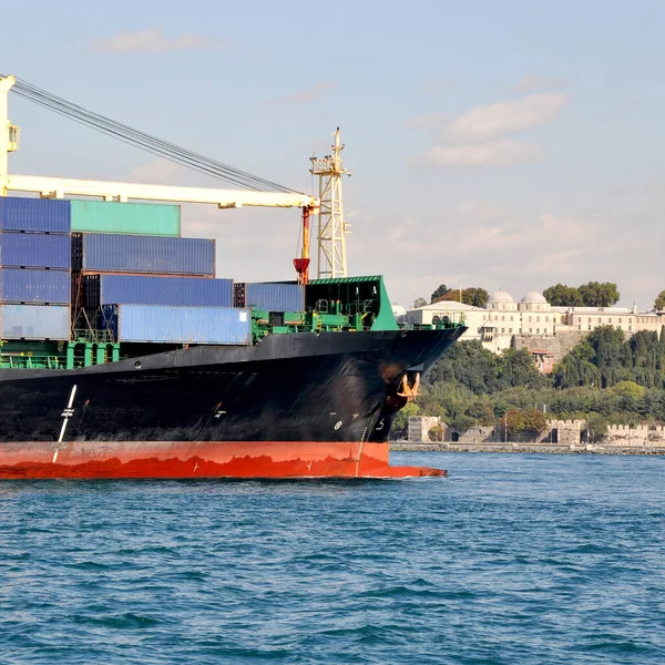 Großes Frachtschiff Frachtschiff Mit Containern Das Internationalen Logistikverkehr Tätig Ist — Stockfoto