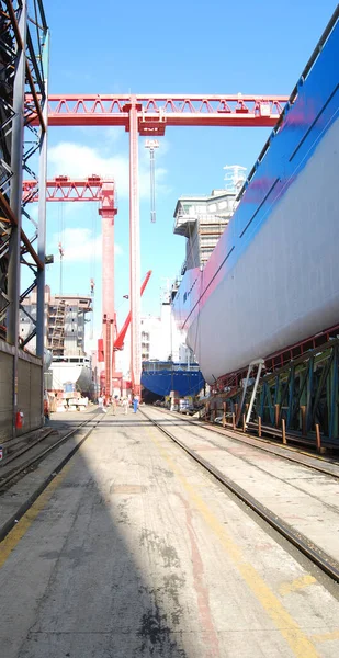 Grande Tonnellaggio Nave Acciaio Costruzione Nel Cantiere Navale Cantieristica Continua — Foto Stock