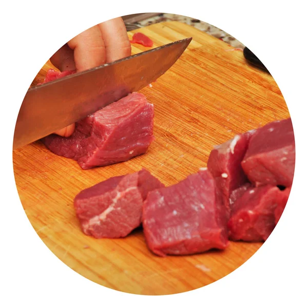 Sehr Frisches Rotes Rohes Rindfleisch Und Ein Scharfes Messer Auf — Stockfoto