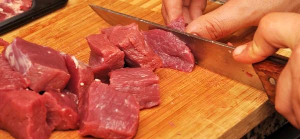 Чистый Свежее Красное Сырое Мясо Острый Нож Разделочной Доске — стоковое фото