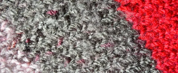 ウールで作られたパターン生地 手作りニット生地赤とグレーウールの背景テクスチャ — ストック写真