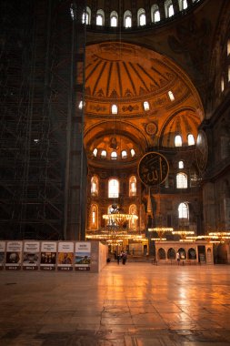 Ayasofya, İstanbul 'da bir müze, tarihi bazilika ve camidir. Bizans İmparatoru Justinianus tarafından 532-537 yılları arasında İstanbul 'da inşa edildi. Fotoğraf çekimi tarihi 14 Haziran 2020