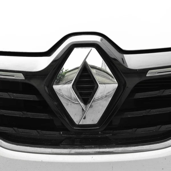 Renault Megane Хромированный Металлический Логотип Автомобиль Класса Люкс Городе Стамбул — стоковое фото