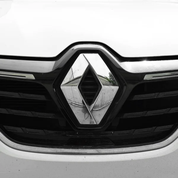 Renault Megane Logotipo Metal Cromado Coche Lujo Ciudad Estambul Mayo —  Fotos de Stock