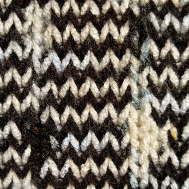 Yünden desenli kumaş. El yapımı örgü kumaş beyaz kahverengi yün arkaplan dokusu