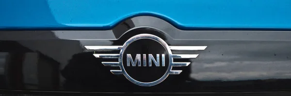 Mini Měnič Countryman Chrom Kovové Logo Zpětný Pohled Luxusní Mini — Stock fotografie