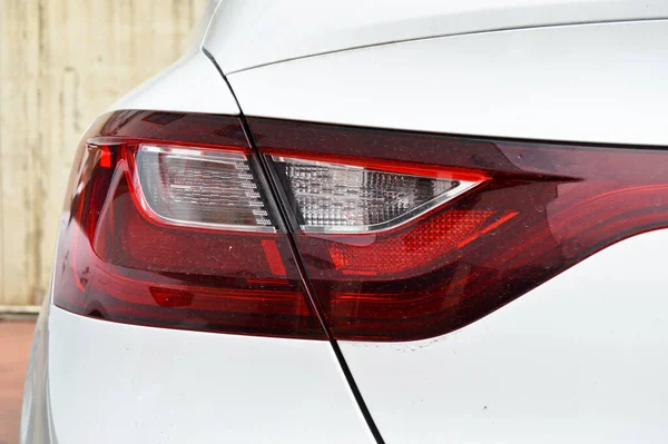 Detail Reflektorů Automobilů Bílá Moderní Luxusní Auto Ocas Červená Lampa — Stock fotografie