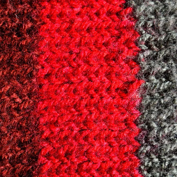 用羊毛制成的花纹织物 手工针织物红 灰毛底质感 — 图库照片