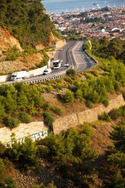 Türkiye 'nin Mugla ilçesinin Marmaris ilçesinin deniz ve doğasıyla yerli ve yabancı turistlerin ilgisini çeken şehir manzarası, 26 Haziran 2023