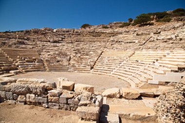 Anadolu 'nun en eski kentlerinden biri olan Knidos antik kentinde müzik konserlerinin düzenlendiği tiyatro harabeleri, 26 Haziran 2023