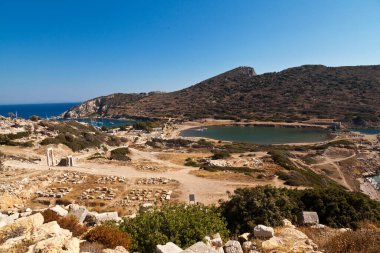 Anadolu 'nun en eski antik kentlerinden biri olan Knidos kalıntıları, şimdi 26 Haziran 2023' te bir açık hava müzesi olan Türkiye Mugla Datca 'ya ziyaret edilebilir.