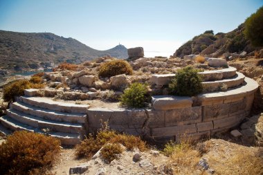 Anadolu 'nun en eski kentlerinden Knidos' taki yuvarlak tapınağın kalıntıları, Türkiye Mugla Datca, 26 Haziran 2023