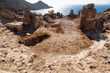 Anadolu 'nun en eski kentlerinden biri olan Knidos antik kentinde müzik konserlerinin düzenlendiği tiyatro harabeleri, 26 Haziran 2023