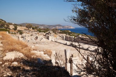 Anadolu 'nun en eski antik kentlerinden biri olan Knidos kalıntıları, şimdi 26 Haziran 2023' te bir açık hava müzesi olan Türkiye Mugla Datca 'ya ziyaret edilebilir.