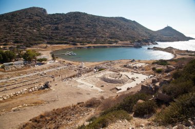 Anadolu 'nun en eski antik kentlerinden biri olan Knidos kalıntıları, şimdi 26 Haziran 2023' te bir açık hava müzesi olan Türkiye Mugla Datca 'ya ziyaret edilebilir.