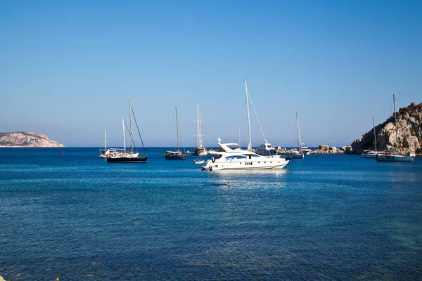 Çeşitli Ülkelerden Gelen Yatlar Gemiler Antik Knidos Şehrinin Doğal Liman — Stok fotoğraf