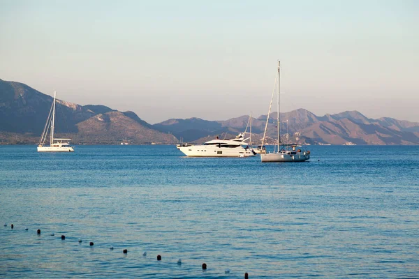 Jachty Statki Różnych Krajów Biorą Urlop Zatoce Datca Porcie Turcja — Zdjęcie stockowe