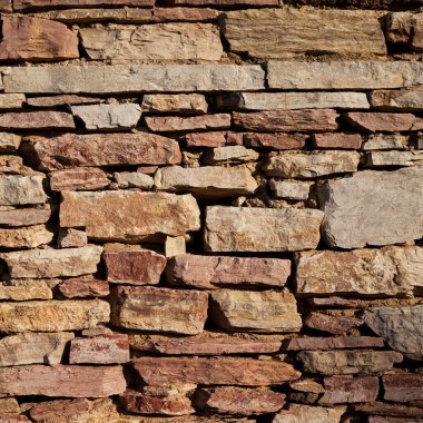 Datca, Türkiye 'de yapılmış sağlam mavi ve bej kesimli taş duvar, arka planlar için iyi, pürüzsüz dizilmiş