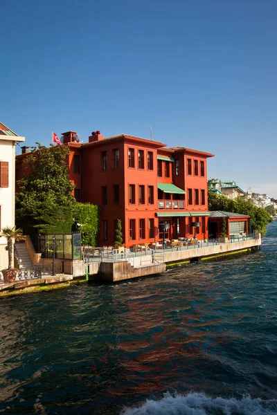 Luxury Traditional Mansion Red Villa Sea Bosphorus Turkey Istanbul June — Stock Photo, Image