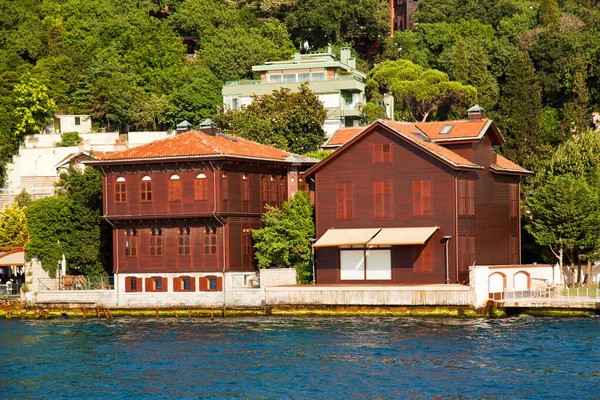 Luksusowa Tradycyjna Rezydencja Czerwona Willa Nad Morzem Bosfor Turcja Stambuł — Zdjęcie stockowe