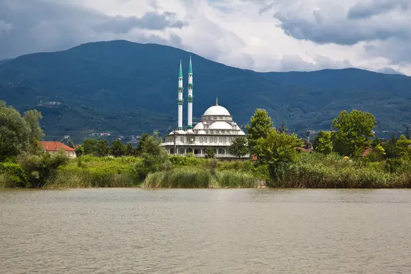 stock image White mosque by the lake, mountain view among green reeds, location Sakarya Akyazi Turkey