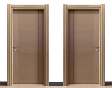 Modern kahverengi ve bej renkli iki ön giriş. Evin içindeki ahşap kapı.