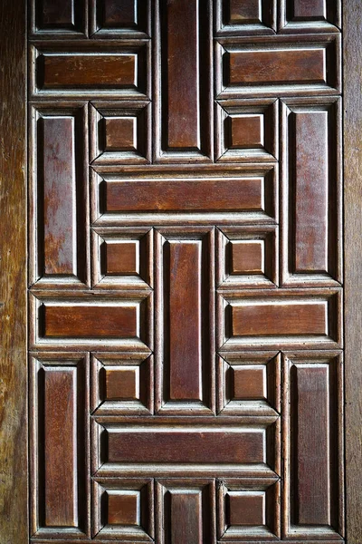古い腐った虫古代のオークのドア 古い装飾的な木のテクスチャされた城のドア ストック画像