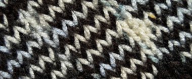 Yünden desenli kumaş. El yapımı örgü kumaş beyaz kahverengi yün arkaplan dokusu