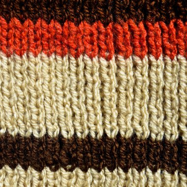 Yünden desenli kumaş. El yapımı örgü kumaş kahverengi kırmızı ve bej rengi yün arka plan dokusu