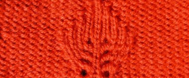 Yünden desenli kumaş. El yapımı örgü kumaş turuncu veya kırmızı yün arkaplan dokusu