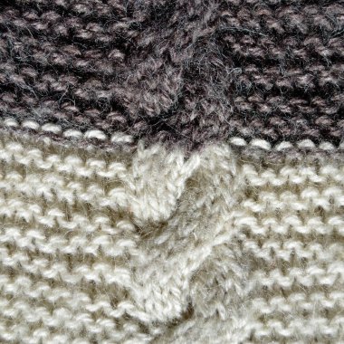 Yünden desenli kumaş. El yapımı örgü kumaş gri ve beyaz yün arkaplan dokusu