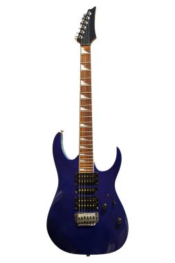 Tahta mavi gövdeli elektro gitar, beyaz arka planda izole edilmiş özel bir müzik aleti.