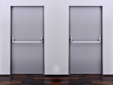 Acil çıkış iki gri kapı. Acil çıkış kapısının mandalı ve turuncu kapı kolu kapalı. Panik çıkışı için parmaklıkları itin.