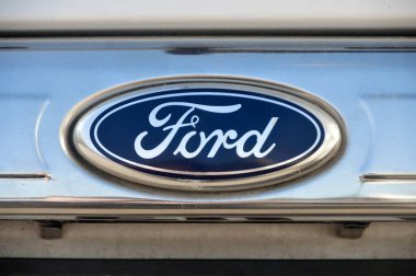 İstanbul 'da Ford krom metal logosu, lüks otomobil, 20 Aralık 2014 İstanbul pendik Türkiye otomobil pazarı