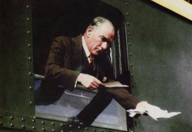 1920 ve 1930 'larda Türkiye Cumhuriyeti' nin kurucusu ve kurtarıcısı Mustafa Kemal Atatürk 'ün renkli bir fotoğrafı yüksek çözünürlüklü bir baskı taramasıyla elde edildi. Tarama tarihi 06 Haziran 2024