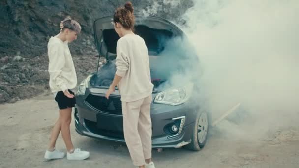 Car Broke Country Road Lot Smoke Coming Out Hood Women — Stock Video